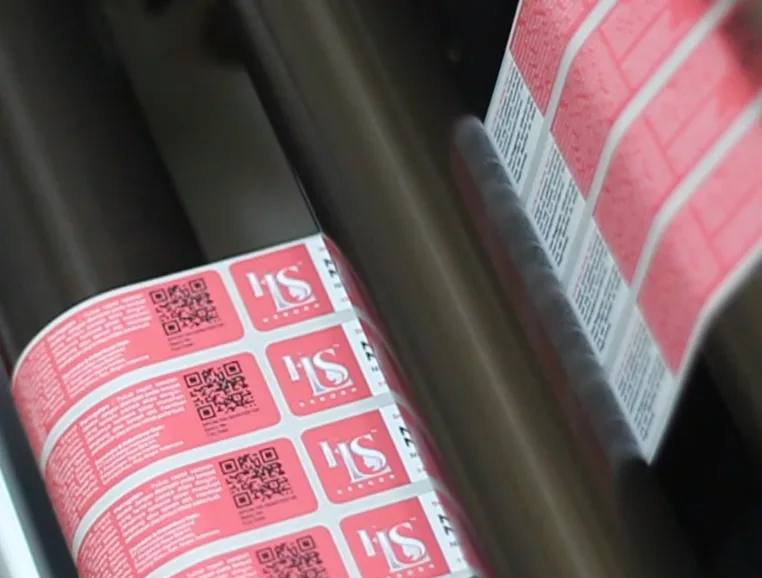 Gulungan sticker label hasil cetak HP Indigo
